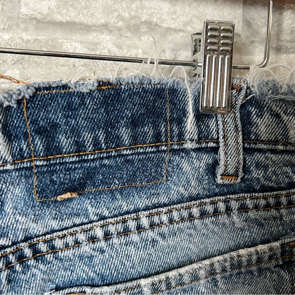 Vintage Levi's 550 Women's 30 Waist. Hand Crafted Cut Off Shorty Shorts. Frayed. - Picture 5 of 8